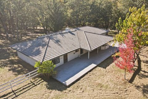 Tiny photo for 1080 Ferry Road, Grants Pass, OR 97526 (MLS # 220210774)