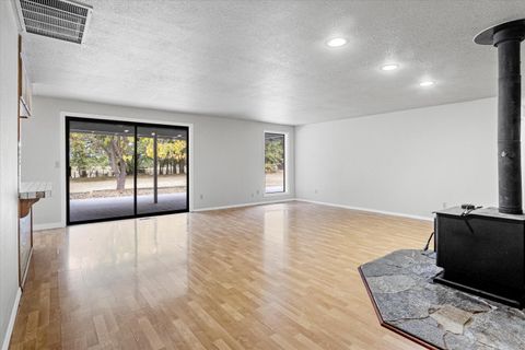 Tiny photo for 1080 Ferry Road, Grants Pass, OR 97526 (MLS # 220210774)