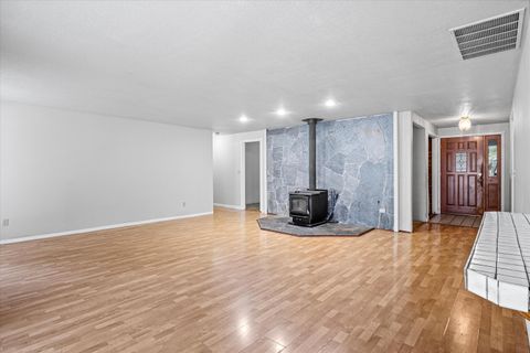 Tiny photo for 1080 Ferry Road, Grants Pass, OR 97526 (MLS # 220210774)