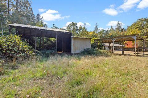 Tiny photo for 1080 Ferry Road, Grants Pass, OR 97526 (MLS # 220210774)
