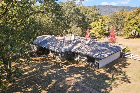 Tiny photo for 1080 Ferry Road, Grants Pass, OR 97526 (MLS # 220210774)