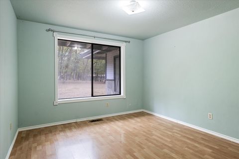 Tiny photo for 1080 Ferry Road, Grants Pass, OR 97526 (MLS # 220210774)