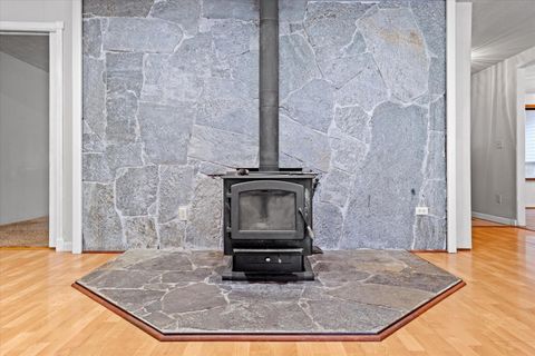 Tiny photo for 1080 Ferry Road, Grants Pass, OR 97526 (MLS # 220210774)