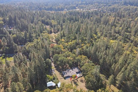 Tiny photo for 1080 Ferry Road, Grants Pass, OR 97526 (MLS # 220210774)