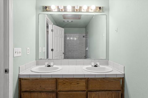 Tiny photo for 1080 Ferry Road, Grants Pass, OR 97526 (MLS # 220210774)