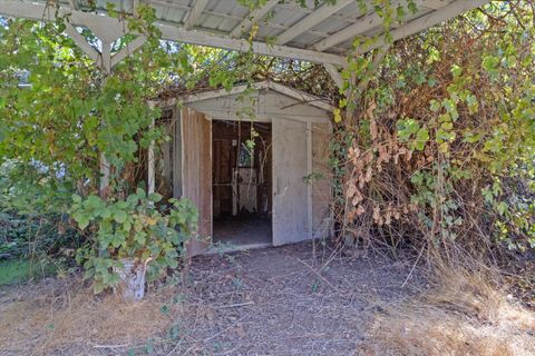 Tiny photo for 1080 Ferry Road, Grants Pass, OR 97526 (MLS # 220210774)