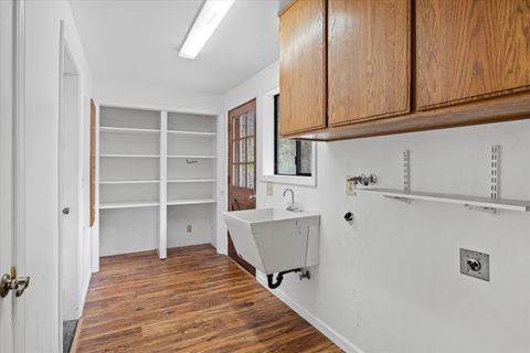 Tiny photo for 1080 Ferry Road, Grants Pass, OR 97526 (MLS # 220210774)