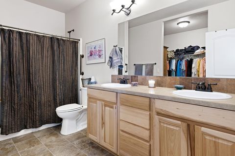 Tiny photo for 1453 NW 20th Court, Redmond, OR 97756 (MLS # 220212212)