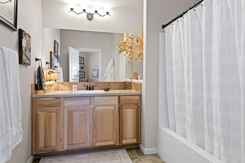 Tiny photo for 1453 NW 20th Court, Redmond, OR 97756 (MLS # 220212212)