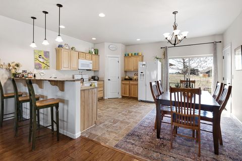 Tiny photo for 1453 NW 20th Court, Redmond, OR 97756 (MLS # 220212212)