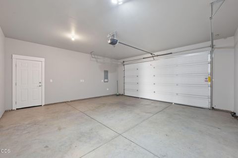 Tiny photo for 20606 SE Slate Avenue, Bend, OR 97702 (MLS # 220225138)