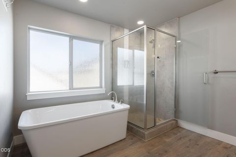 Tiny photo for 20606 SE Slate Avenue, Bend, OR 97702 (MLS # 220225138)