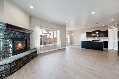 Tiny photo for 20606 SE Slate Avenue, Bend, OR 97702 (MLS # 220225138)
