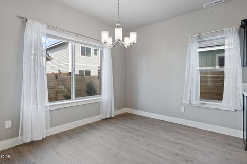 Tiny photo for 20606 SE Slate Avenue, Bend, OR 97702 (MLS # 220225138)