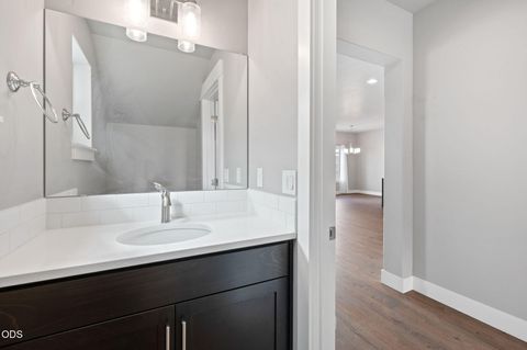 Tiny photo for 20606 SE Slate Avenue, Bend, OR 97702 (MLS # 220225138)