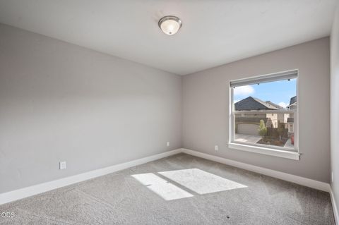 Tiny photo for 20606 SE Slate Avenue, Bend, OR 97702 (MLS # 220225138)