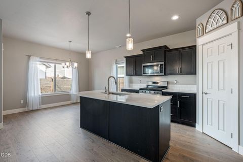 Tiny photo for 20606 SE Slate Avenue, Bend, OR 97702 (MLS # 220225138)