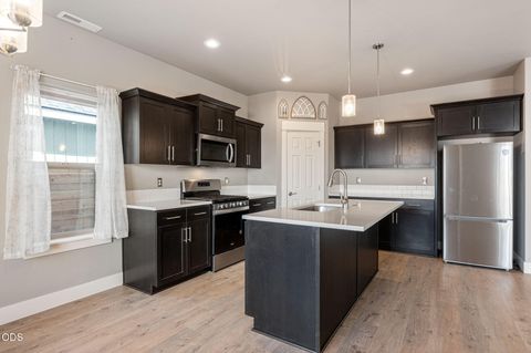 Tiny photo for 20606 SE Slate Avenue, Bend, OR 97702 (MLS # 220225138)