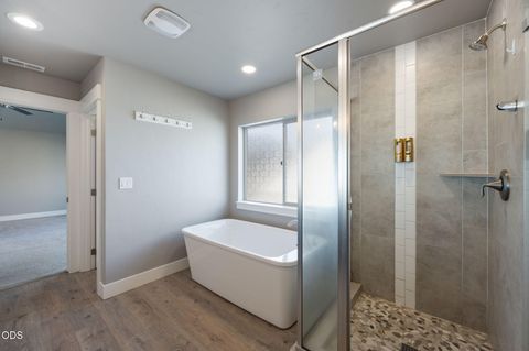 Tiny photo for 20606 SE Slate Avenue, Bend, OR 97702 (MLS # 220225138)