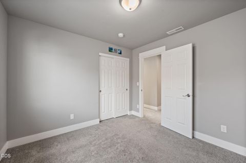 Tiny photo for 20606 SE Slate Avenue, Bend, OR 97702 (MLS # 220225138)