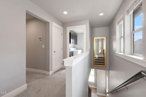 Tiny photo for 20606 SE Slate Avenue, Bend, OR 97702 (MLS # 220225138)