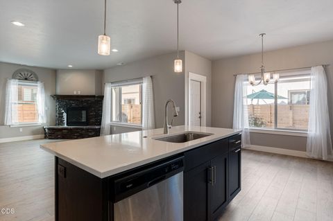 Tiny photo for 20606 SE Slate Avenue, Bend, OR 97702 (MLS # 220225138)