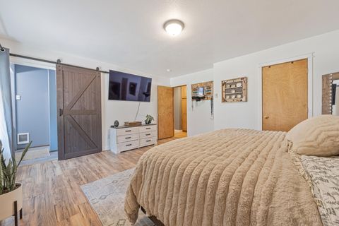 Tiny photo for 15935 Woodchip Lane, La Pine, OR 97739 (MLS # 220201621)