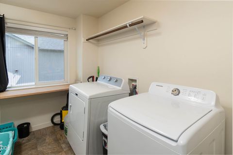 Tiny photo for 20348 Lois Way, Bend, OR 97702 (MLS # 220224815)