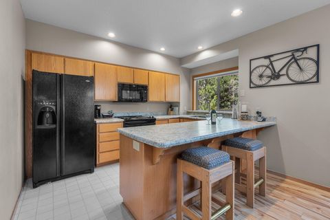 Tiny photo for 57407 Beaver Ridge Loop #44, Sunriver, OR 97707 (MLS # 220217500)
