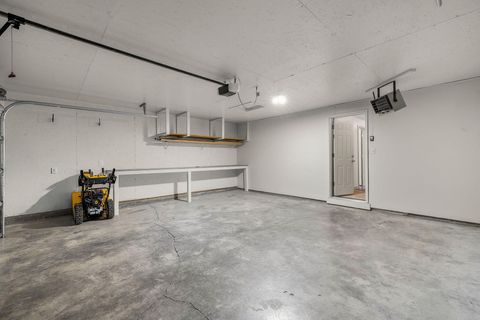 Tiny photo for 16053 Snowberry Lane, La Pine, OR 97739 (MLS # 220215628)