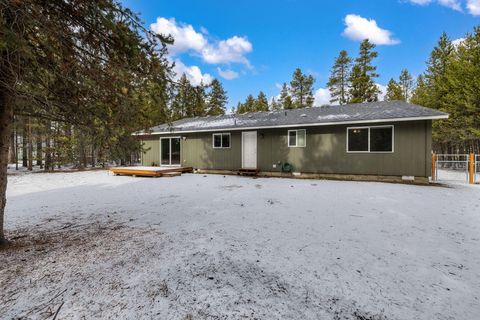 Tiny photo for 16053 Snowberry Lane, La Pine, OR 97739 (MLS # 220215628)