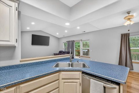 Tiny photo for 394 Pinetop Terrace, Shady Cove, OR 97539 (MLS # 220222998)