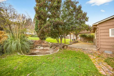 Tiny photo for 527 Chestnut Street, Ashland, OR 97520 (MLS # 220212305)