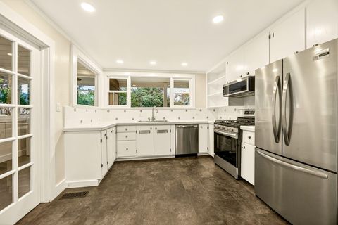 Tiny photo for 527 Chestnut Street, Ashland, OR 97520 (MLS # 220212305)