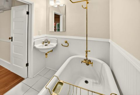 Tiny photo for 527 Chestnut Street, Ashland, OR 97520 (MLS # 220212305)