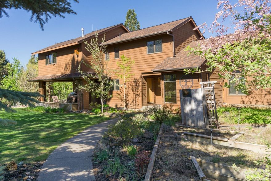 A true mountain setting with unobstructed and dramatic views of the Cascade Mountains. Secluded 100 acre parcel with custom home perched on a bluff looking out over the pine treed forest to the Cascades. No other homes visible from this incredible location. Custom home features radiant floor heating, maple hardwood floors, hot tub and spacious master suite. Detached double garage with workshop and storage shop spaces. Plenty of room for RV's.