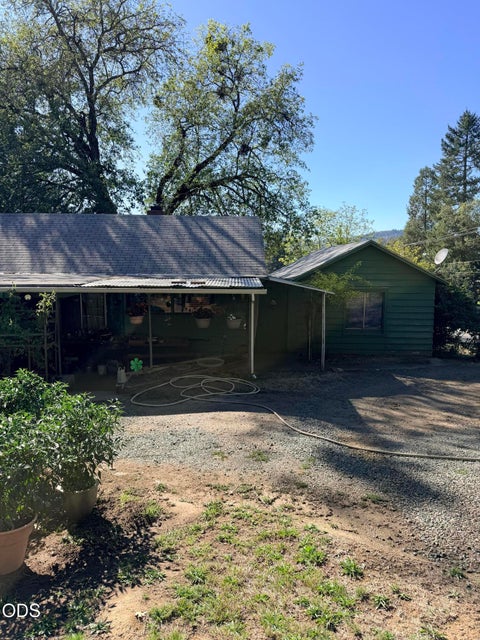 Photo of 1336 NE Beacon Drive, Grants Pass, OR 97526 (MLS # 220228442)