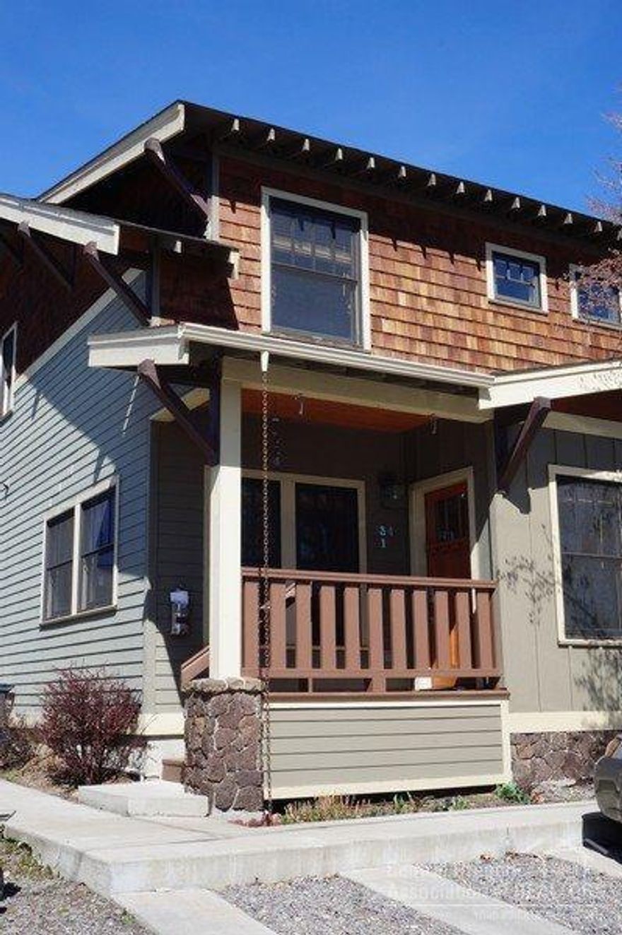 Beautiful townhome style condo located close to downtown. Tons of natural light, spacious backyard, fully landscaped and extra parking. This lovely home boasts modern, updated bathrooms, large rooms, gorgeous kitchen and a full size huge finished basement with a separate entrance. Granite countertops, tiled bathrooms, newer carpet and much more! This home will not last!