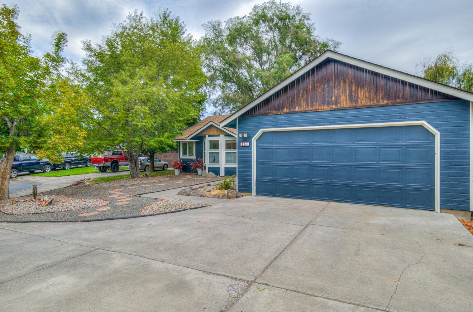 2746 SW Reindeer Court