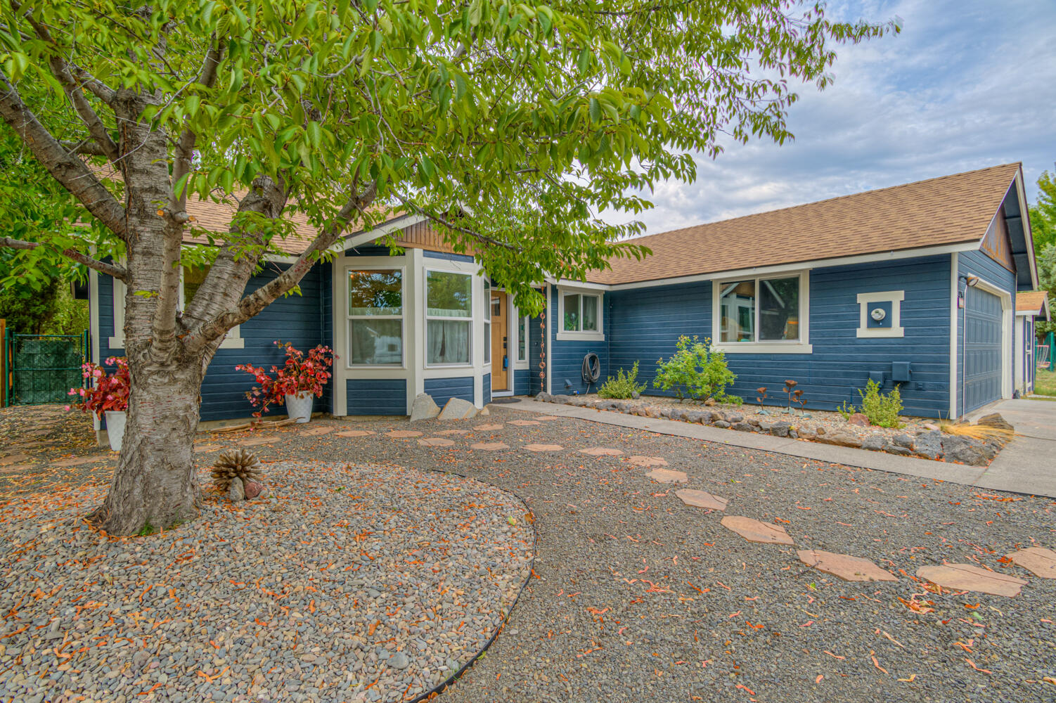 2746 SW Reindeer Court
