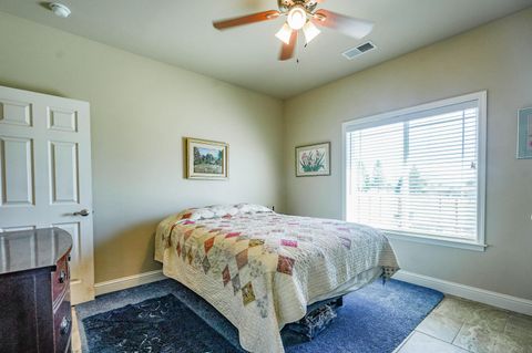 Tiny photo for 9280 Arant Road, Klamath Falls, OR 97603 (MLS # 220217702)