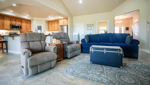 Tiny photo for 9280 Arant Road, Klamath Falls, OR 97603 (MLS # 220217702)