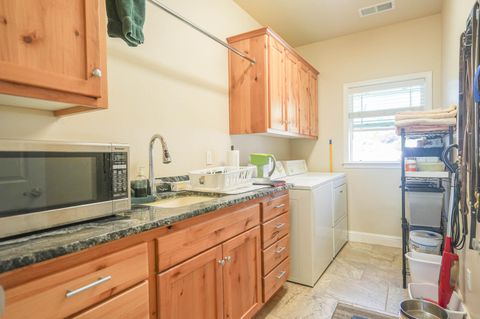 Tiny photo for 9280 Arant Road, Klamath Falls, OR 97603 (MLS # 220217702)