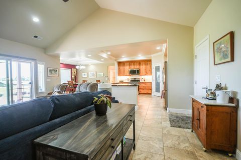 Tiny photo for 9280 Arant Road, Klamath Falls, OR 97603 (MLS # 220217702)