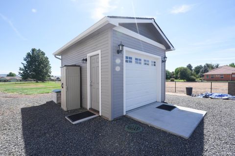 Tiny photo for 9280 Arant Road, Klamath Falls, OR 97603 (MLS # 220217702)