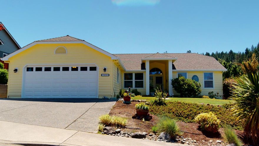 Great home in an excellent neighborhood. Features 3 bdrm, 2 bath, approx. 1750 sq ft., built in 1995, open split floor plan, single level, vaulted ceilings, new waterproof laminate floors, new custom cabinets, granite counter tops, all appliances less than 2 yrs old and fresh exterior paint. Looks better than new! Located in a great location close to hospital, YMCA, and grocery stores. All information is deemed reliable, and not verified.