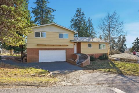 Photo of 6660 Shasta Way, Klamath Falls, OR 97603 (MLS # 220215229)