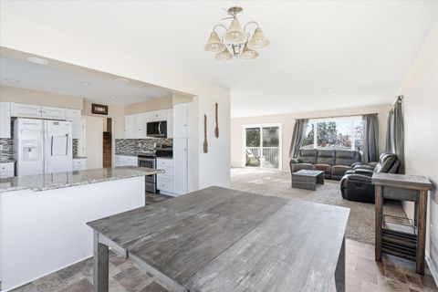 Tiny photo for 6660 Shasta Way, Klamath Falls, OR 97603 (MLS # 220215229)