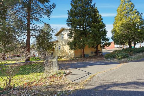 Tiny photo for 6660 Shasta Way, Klamath Falls, OR 97603 (MLS # 220215229)