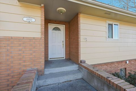 Tiny photo for 6660 Shasta Way, Klamath Falls, OR 97603 (MLS # 220215229)